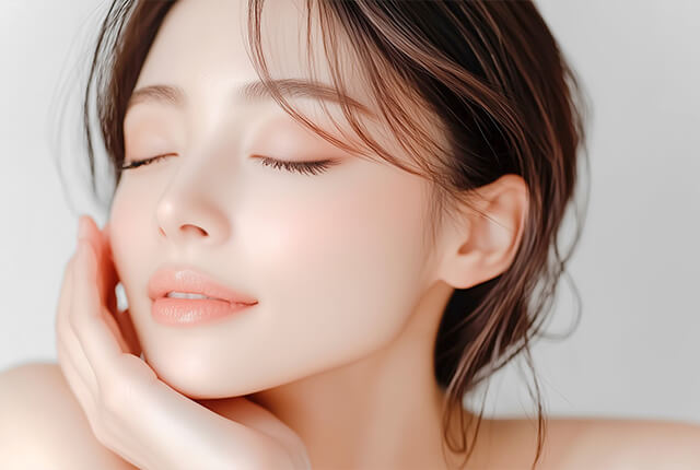 目元が綺麗な女性